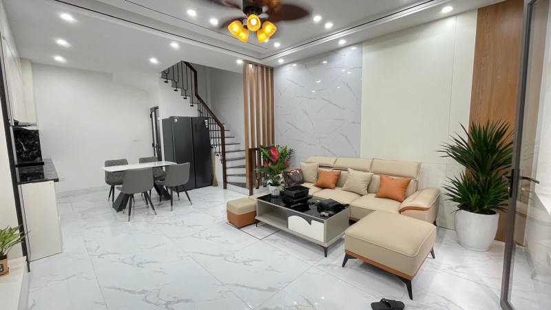 Bán nhà Phố Trạm,Long Biên 5 tầng,38m,mt4.7m oto đỗ cổng nhỉnh 7 tỷ - Ảnh 1